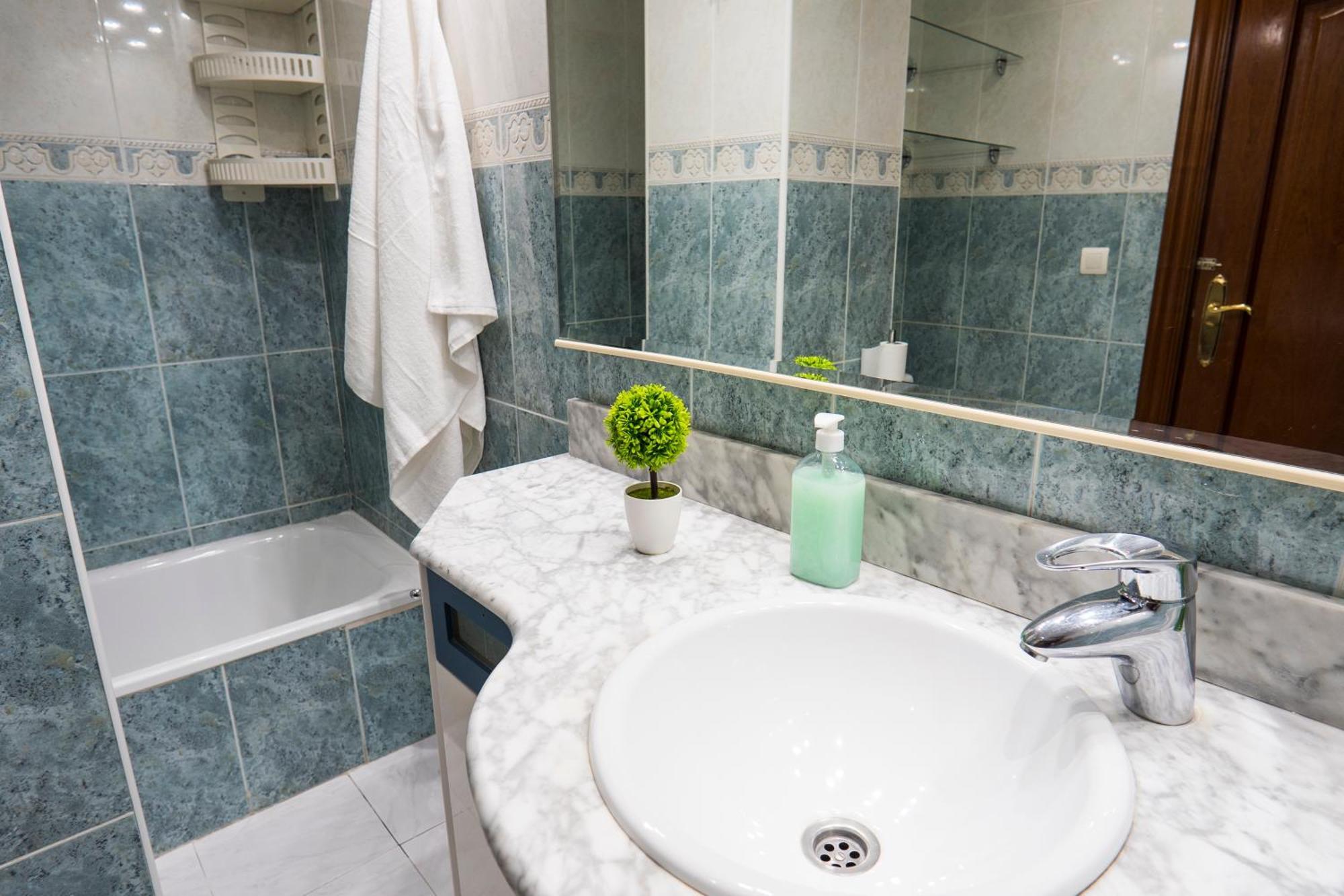Paratene Ostatu Habitaciones Erandio Dış mekan fotoğraf