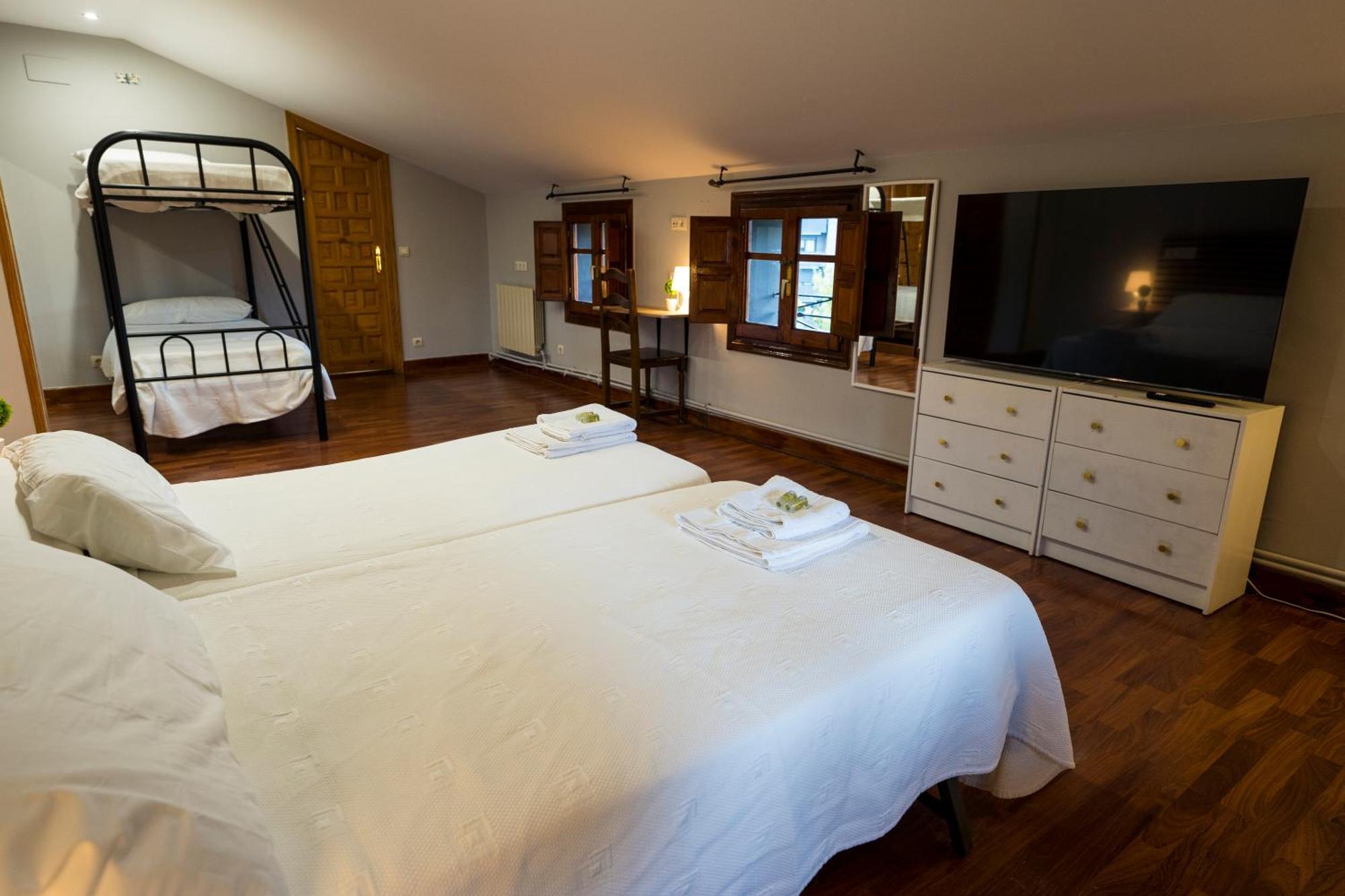 Paratene Ostatu Habitaciones Erandio Dış mekan fotoğraf