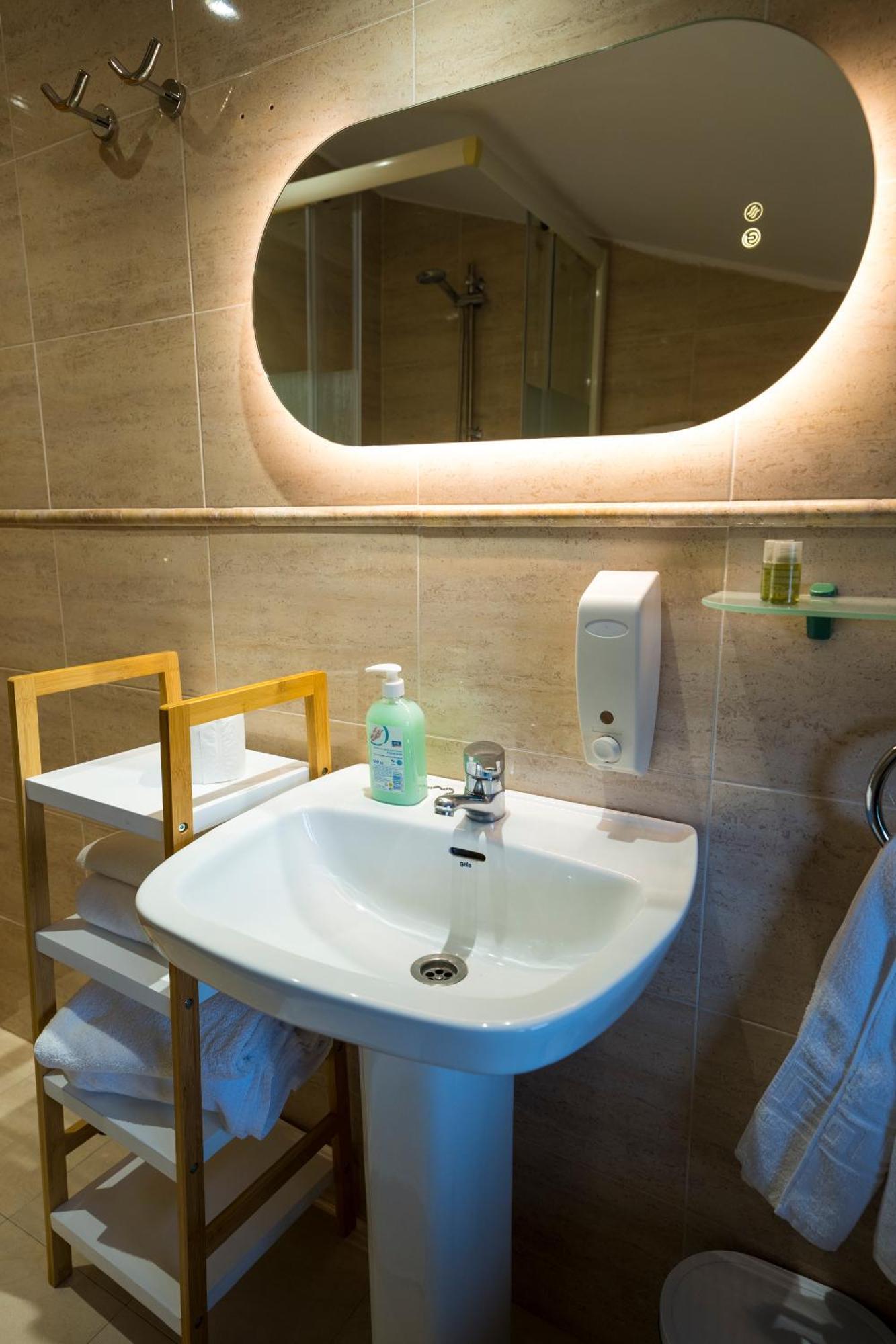 Paratene Ostatu Habitaciones Erandio Dış mekan fotoğraf