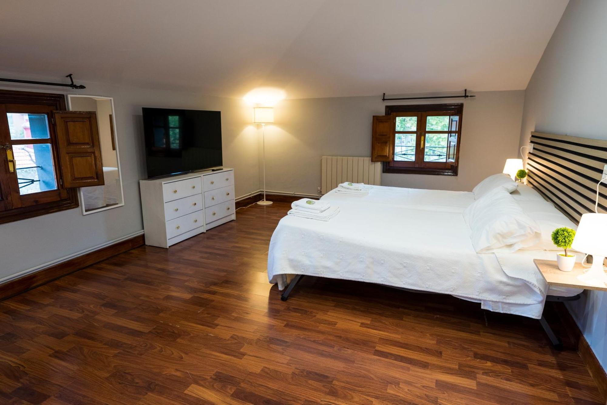 Paratene Ostatu Habitaciones Erandio Dış mekan fotoğraf